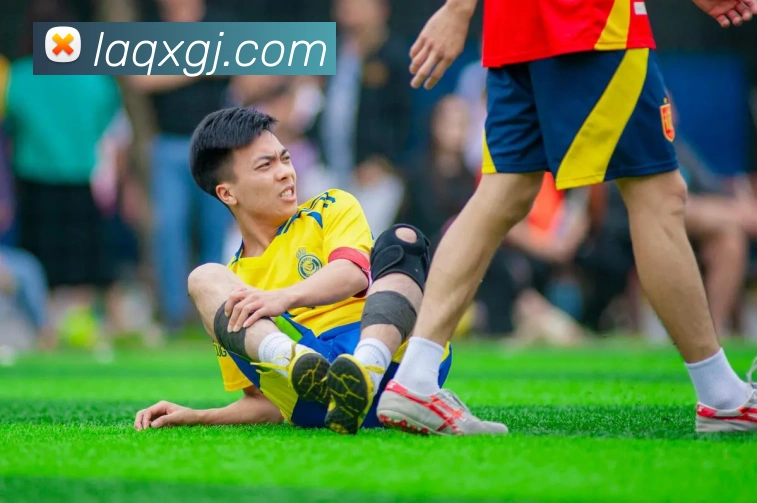 世界杯篮球比赛焦点大战强强对决高比分取胜晋级八强看点十足